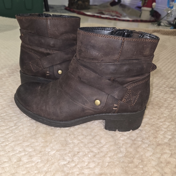 Clarks Shoes - Clarks  Women's Dark Brown Ankle Leather Boots with Side Zipper Size 8M